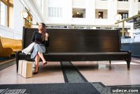 Holiday Travel Outfit Essentials: Stylish Looks for Comfortable Flying
