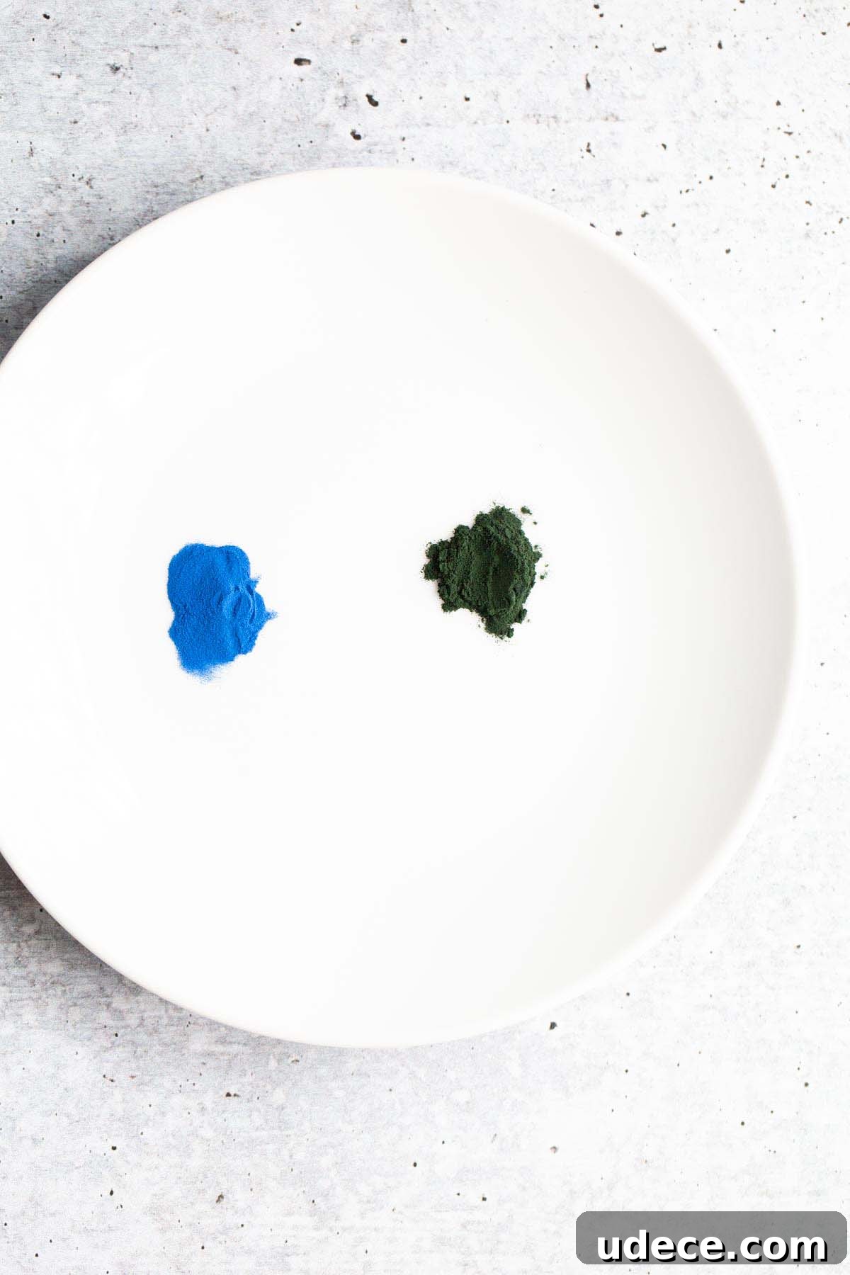 Blue Spirulina Smoothie Recipe for Energy and Glow 9 blue spirulina and green spirulina on a plate