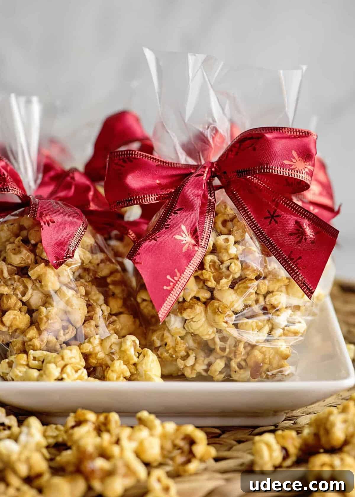 Homemade Christmas Food Gifts and Candies to Make This Year 11 caramel corn