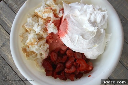 Make-Ahead Strawberry Fluff Dessert for Parties and Potlucks 4 img 1975 3