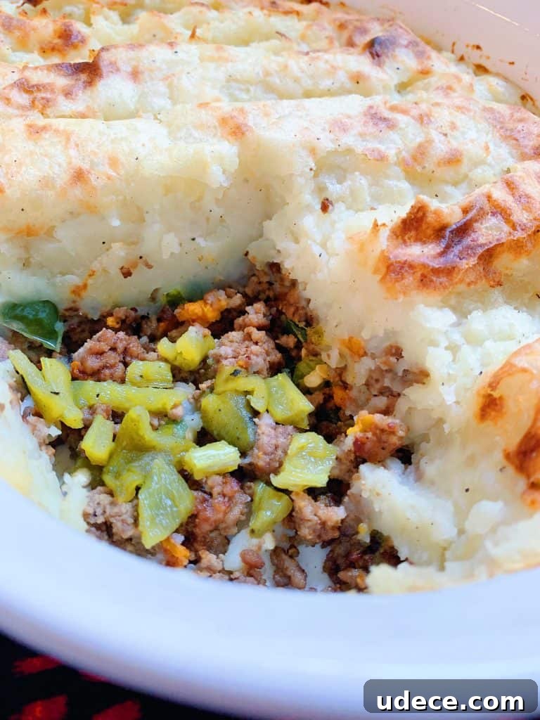 Roasted Green Chile Shepherd’s Pie with Potato Crust 2 Roasted Green Chile Pastel de Papa (aka Shepherd's Pie) #pasteldepapa #whole30shepherdspie #roastedgreenchiles