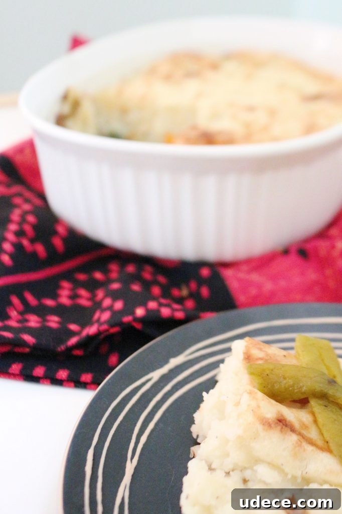 Roasted Green Chile Shepherd’s Pie with Potato Crust 3 Roasted Green Chile Pastel de Papa (aka Shepherd's Pie) #pasteldepapa #whole30shepherdspie #roastedgreenchiles