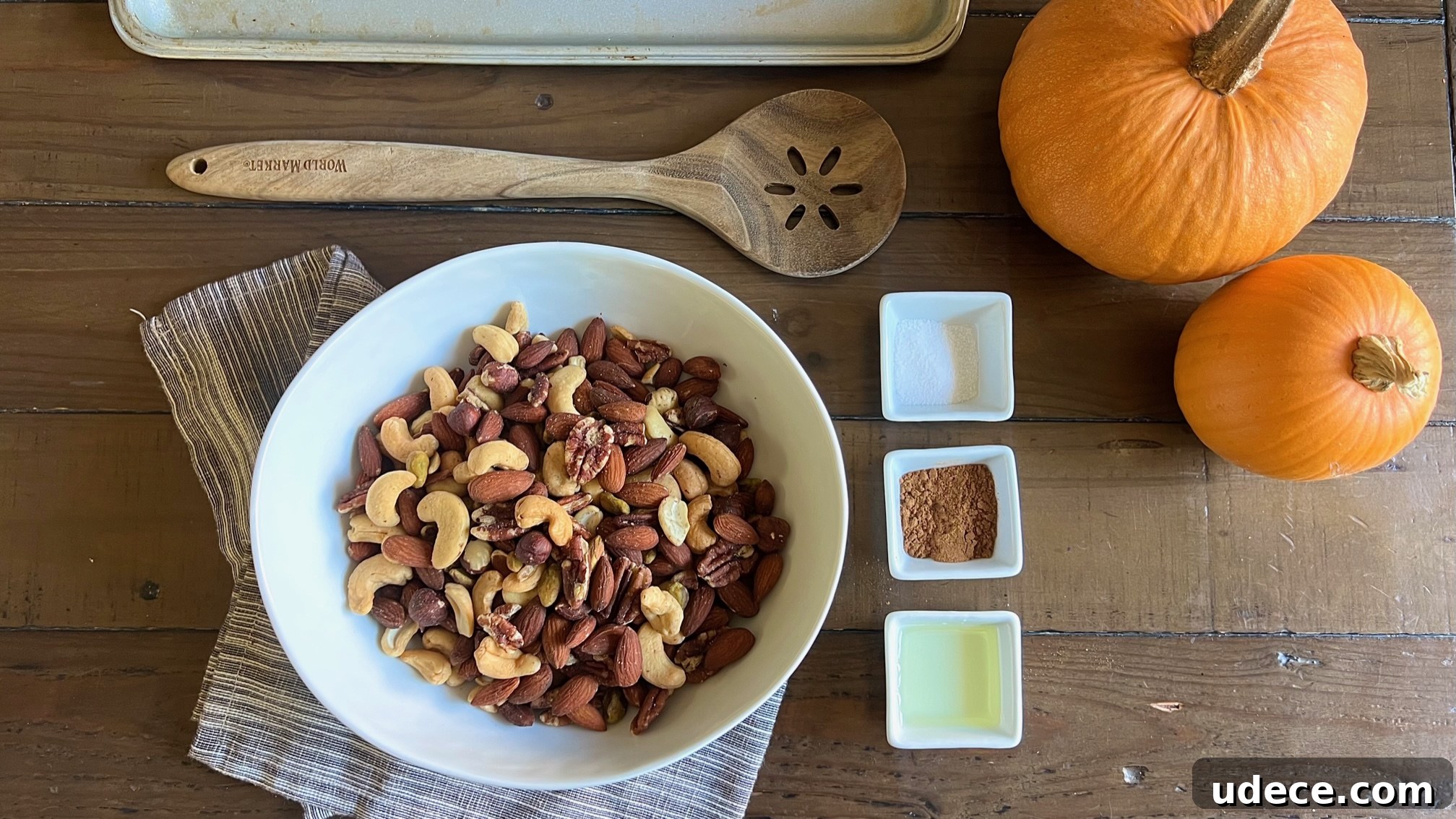 Pumpkin Spice Roasted Nuts Recipe for Fall Snacking 5 Pumpkin Spice Nuts 3