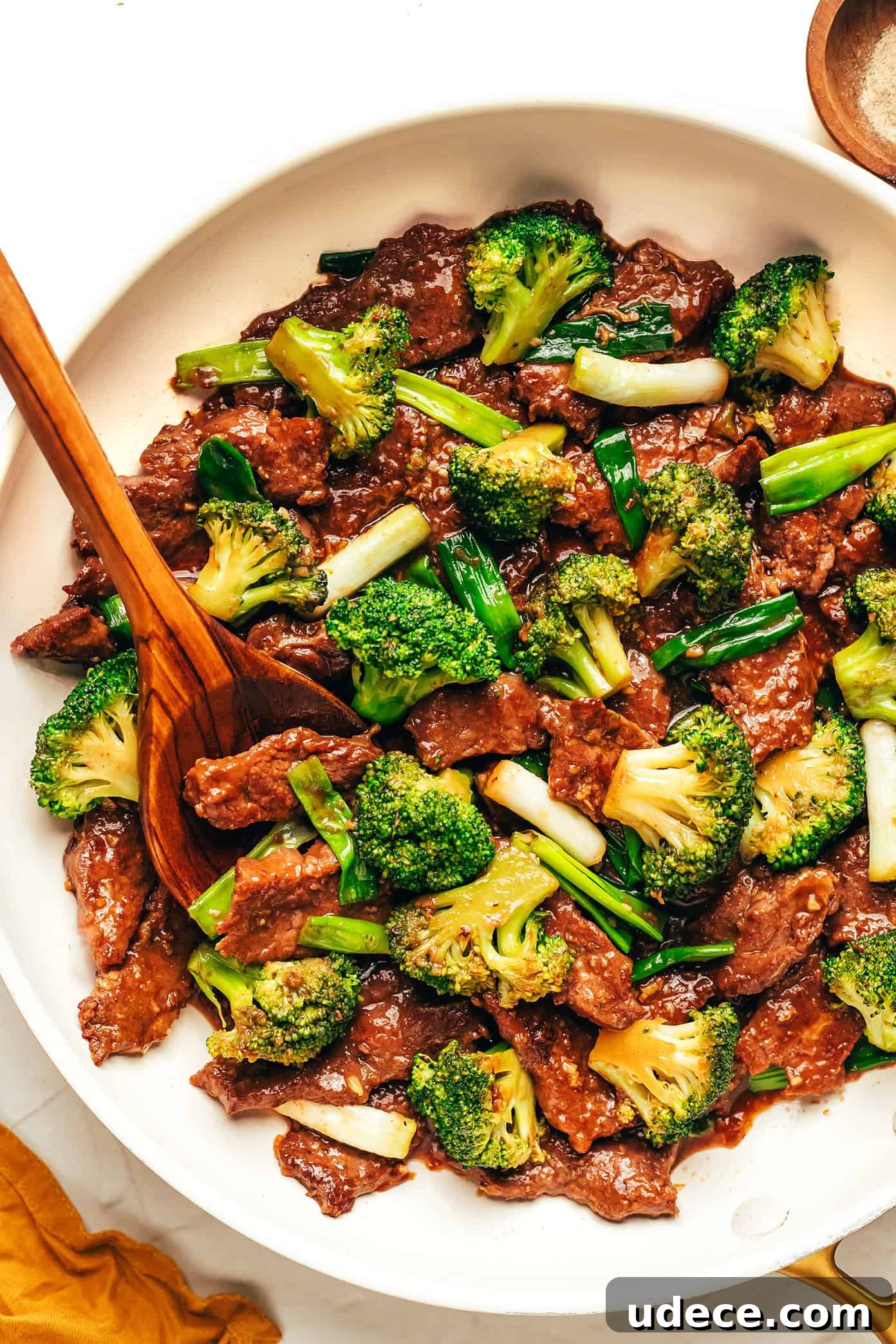 This easy beef and broccoli stir-fry features tender steak, crisp broccoli, and a bold, garlicky sauce — all ready in just 30 minutes. Beef and Broccoli Recipe