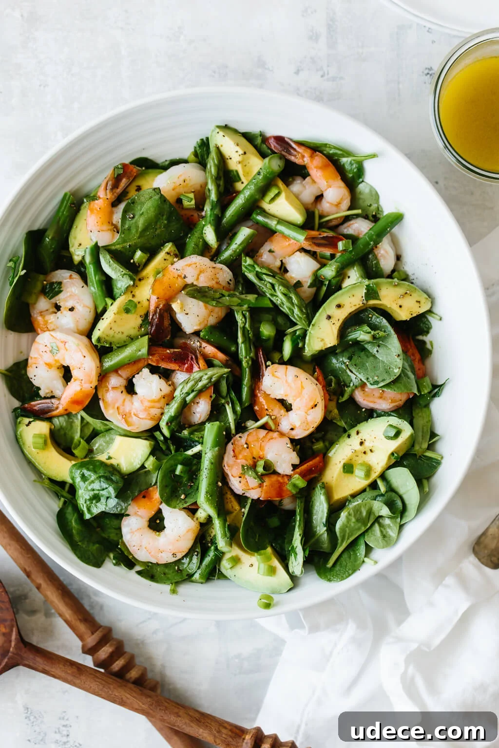 This shrimp, asparagus and avocado salad is utterly delicious and perfect for spring. It's a light, vibrant, creamy, healthy avocado salad.