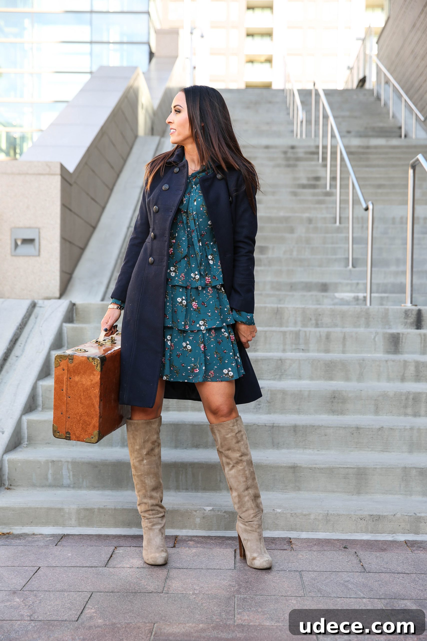 Holiday Travel Outfit Essentials: Stylish Looks for Comfortable Flying 5 PaleOMG - Holiday Travel Outfit Essentials