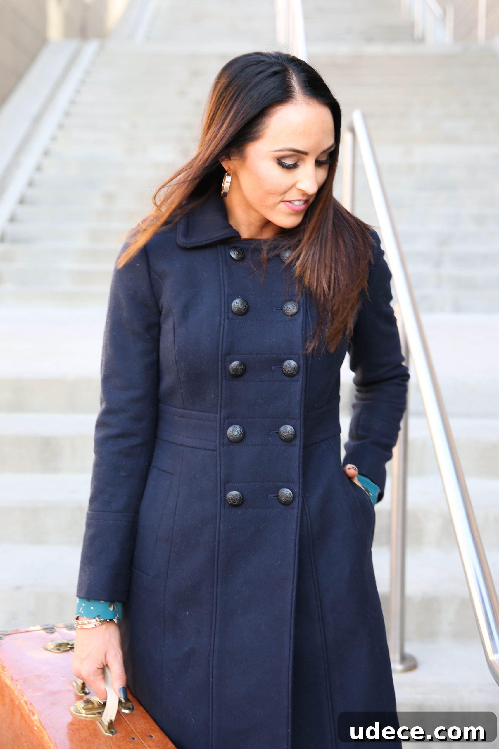 Holiday Travel Outfit Essentials: Stylish Looks for Comfortable Flying 7 PaleOMG - Holiday Travel Outfit Essentials