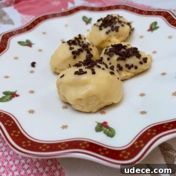 Advocaat Egg Liqueur Truffles: Creamy Dutch Dessert Bites 8 Advocaat Bites - a delicious, slightly alcoholic delicacy for Advent. Combined with chocolate sprinkles, this cookie is a delight during Advent and tastes especially good with coffee or tea.