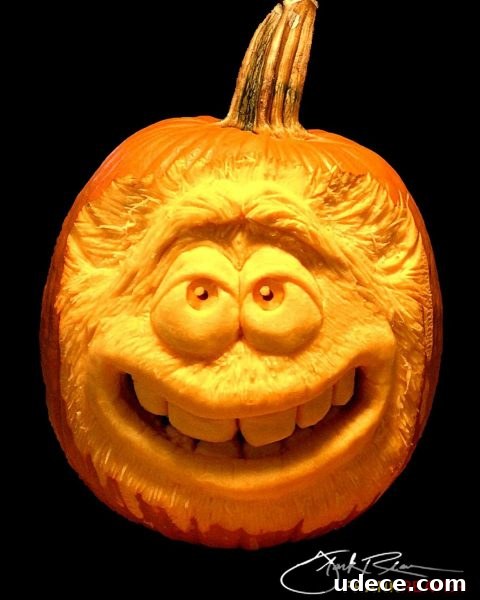 25+ Creative Pumpkin Carving Ideas for Halloween Decorations 6 Happy Monster Face Carved Pumpkin | 25+ Creative Carved Pumpkins