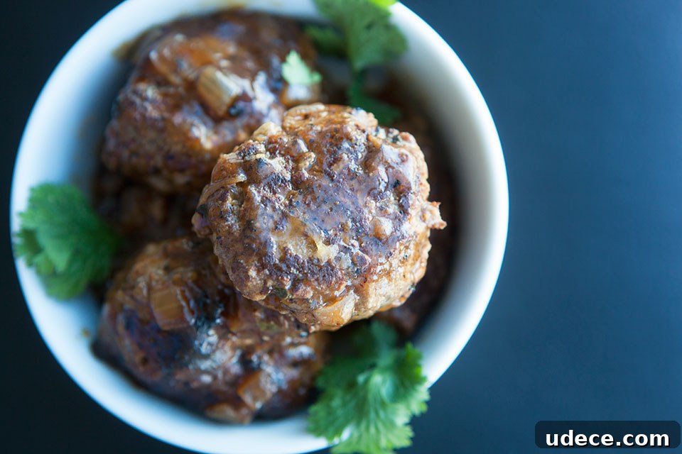 Classic Meatballs in Rich Brown Gravy 2 Classic Meatballs with Gravy