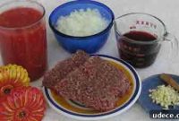 Spaghetti with Authentic Greek Meat Sauce (Makaronia me Kima)